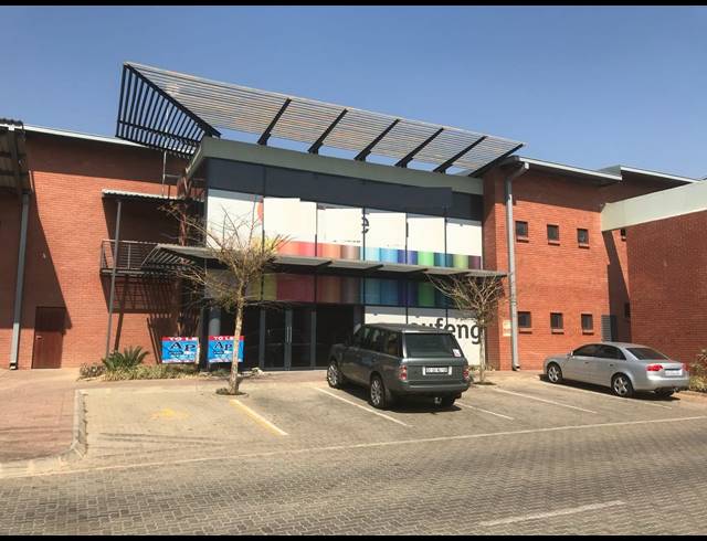1,061M² WAREHOUSE TO LET IN NORTH RIDING